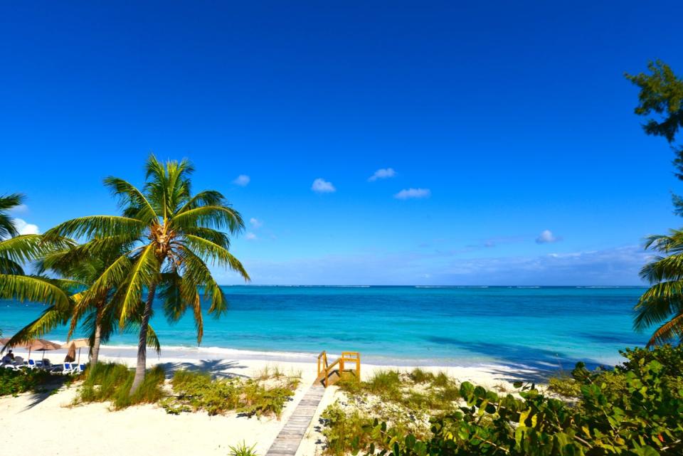 A sunny day on Grace Bay Beach (Getty Images/iStockphoto)