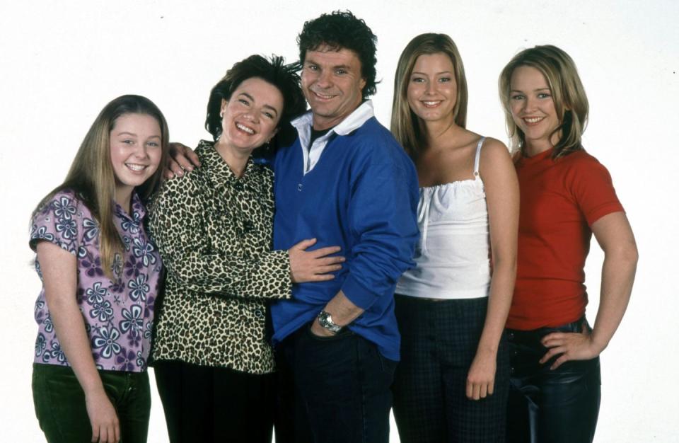 carla bonner, shane connor, kate keltie, janet andrewartha and holly valance as the scully family, neighbours