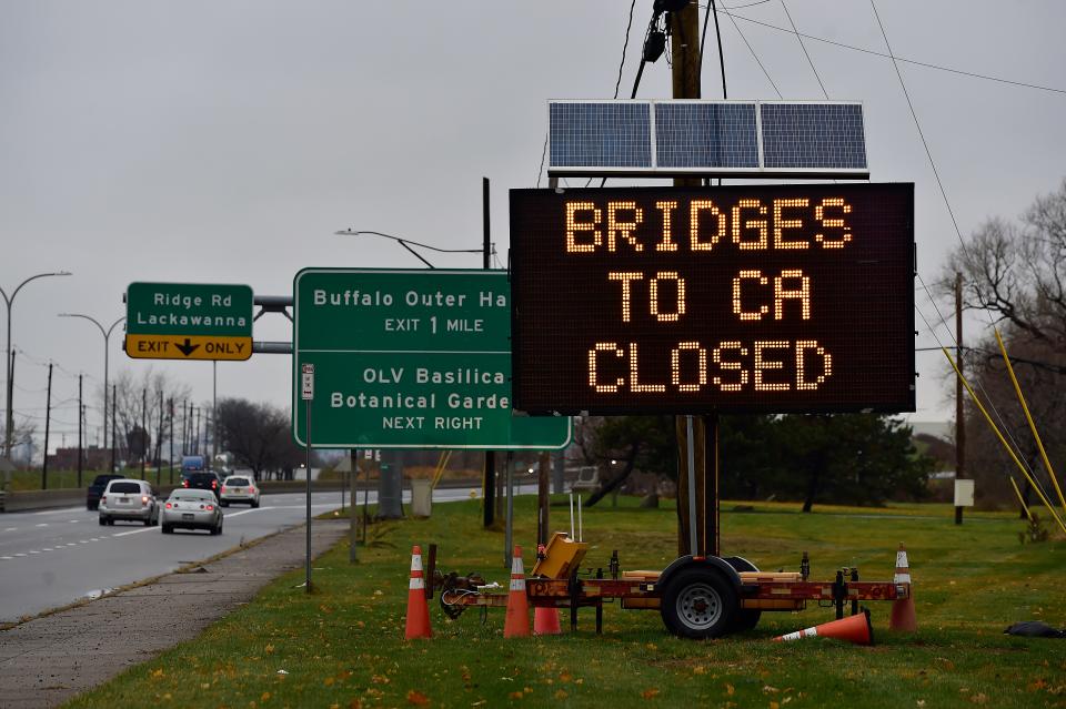 A sign indicates that all bridges between the U.S. and Canada are closed after a car crashed and exploded at The Rainbow Bridge on November 22, 2023 in Niagara Falls (Getty Images)