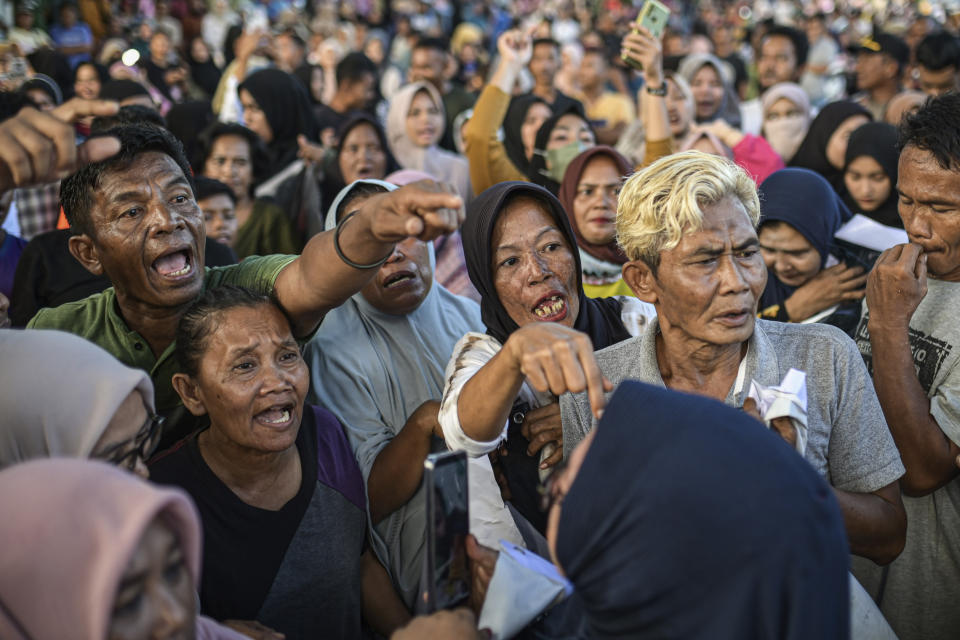 Protesters shout during a rally in Sabang, Aceh province, Indonesia, Monday, Dec. 18, 2023. More than 200 people have protested against the continued arrival of Rohingya refugees by boat on an island in Indonesia. Over 1,500 Rohingya who fled violent attacks in Myanmar and are leaving camps in Bangladesh have arrived in Aceh off the tip of Sumatra since November. (AP Photo/Reza Saifullah)