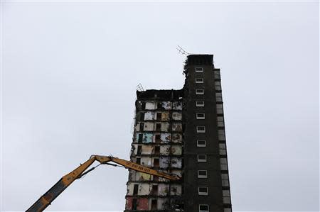 An apartment building is demolished in Scotstoun, Glasgow, Scotland January 15, 2014. REUTERS/Stefan Wermuth