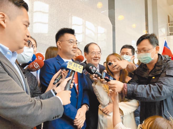 國民黨主席江啟臣21日表示，對於民意反對萊豬進口，以及政府打壓言論自由，要蔡總統給一個交代。（李俊淇攝）