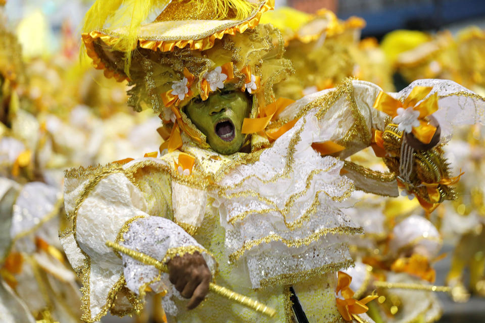 <p>Members of the samba school Grupo Especial Tom Maior take part in the carnival celebration at the Anhembi sambodrome in Sao Paulo, Brazil, Feb. 10, 2018. (Photo: Sebastiao Moreira/EPA-EFE/REX/Shutterstock) </p>