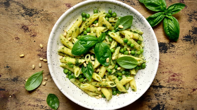 penne pasta peas