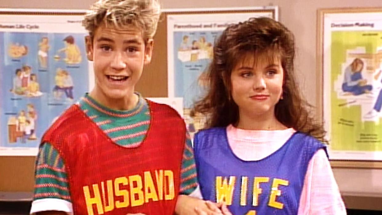  Tiffani Thiessen and Mark-Paul Gosselaar in Saved by the Bell. 