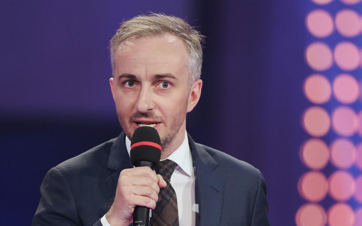 Jan Böhmermann wird auch 2024 den ESC kommentieren - live für den österreichischen Hörfunk. (Bild: 2023 Getty Images/Andreas Rentz)