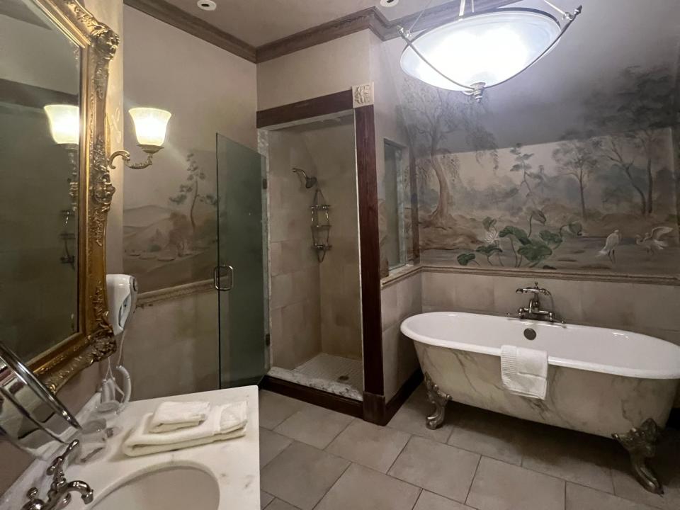 bridal suite bathroom