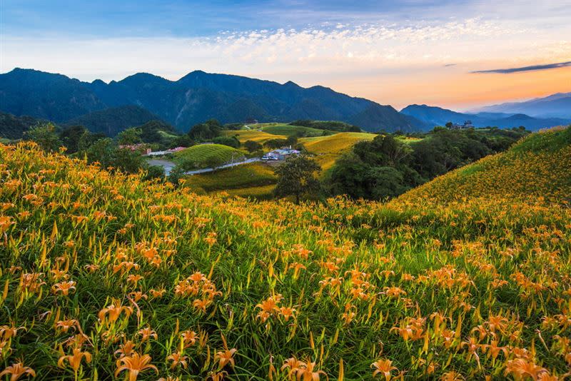 入住福容花蓮店，參訪黃昏的六十石山。