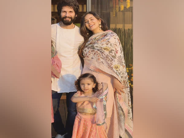 Shahid Kapoor with his wife and daughter (Image source: Instagram)