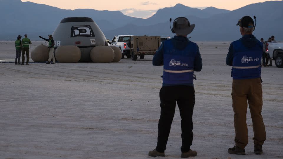 Boeing and NASA teams participate in a mission dress rehearsal Sept. 5 in White Sands, New Mexico, in preparation for the landing of NASA's Boeing Crew Flight Test Starliner spacecraft. - Aubrey Gemignani/NASA