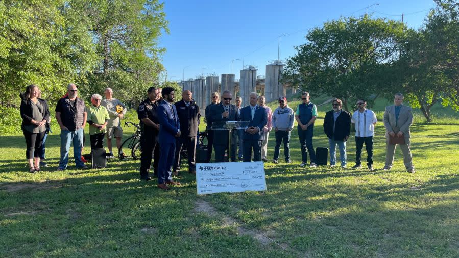 Check presentation for new Wishbone Bridge in east Austin (KXAN photo/Lauren Ryan)