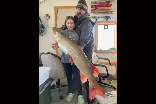 This 10 Year Old Kid Catches A Hundred Pound Fish 