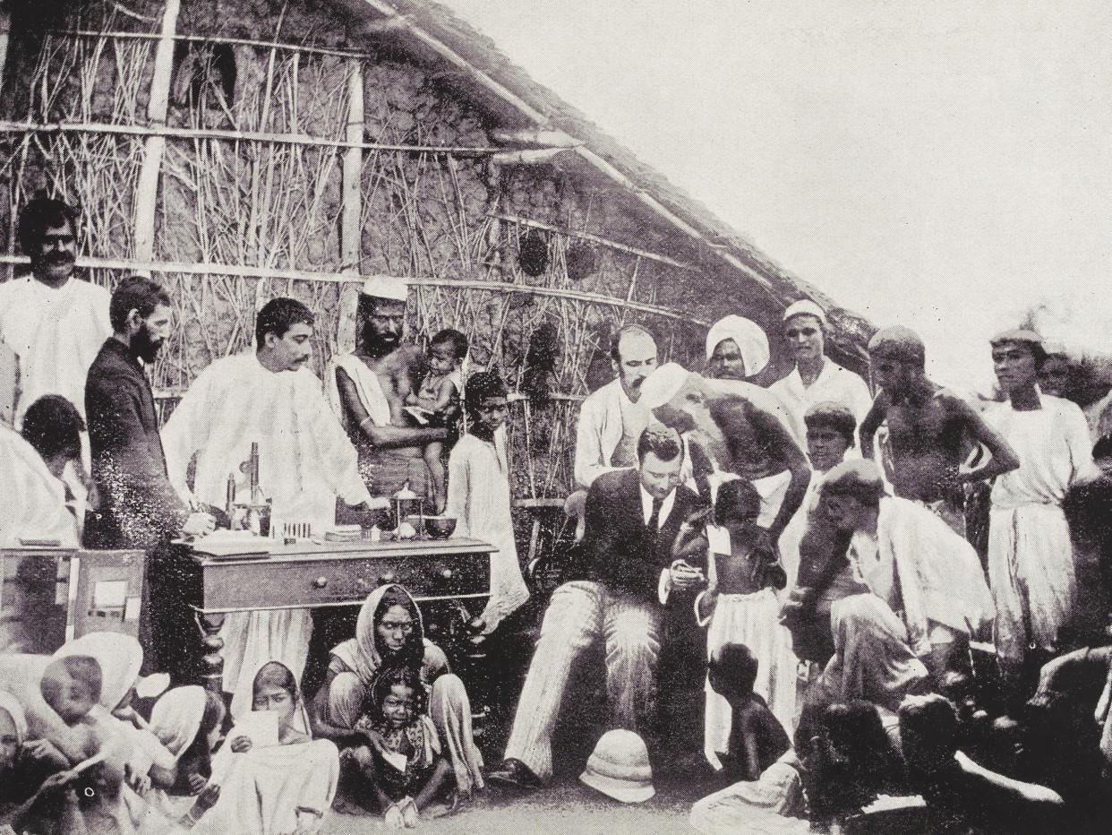 Anti-cholera inoculation in 1894 Calcutta: Welcome Collection