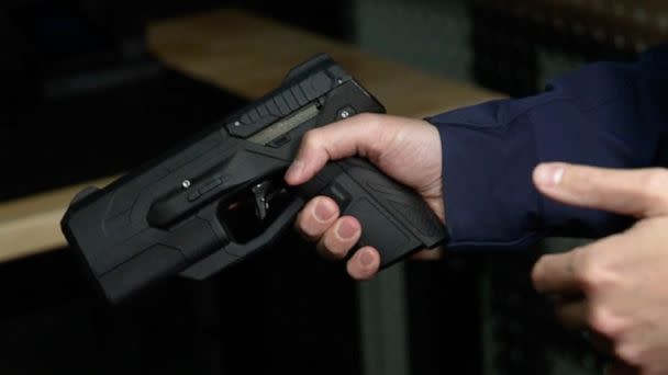 PHOTO: Colorado-based weapons startup BioFire Technologies has introduced a &#39;smart gun&#39; that uses smartphone-like technology to keep it from being fired by unauthorized users. (ABC News)