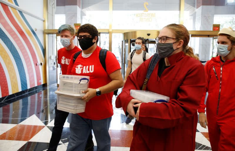 Amazon workers arrive with paperwork to unionize at the NLRB office in Brooklyn