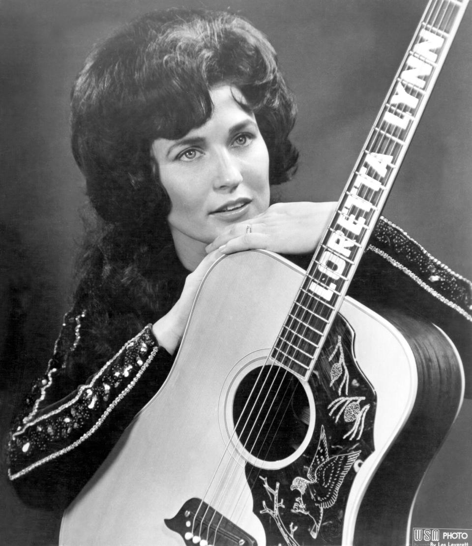 NASHVILLE, TN – CIRCA 1962: Loretta Lynn poses for a portrait holding a guitar that has her name spelled down the fretboard in circa 1961 in Nashville, Tennessee. (Photo by Michael Ochs Archives/Getty Images)