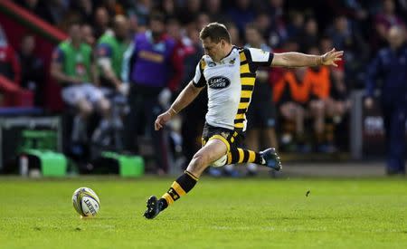 Britain Rugby Union - Harlequins v Wasps - Aviva Premiership - Twickenham Stoop - 28/4/17 Jimmy Gopperth of Wasps kicks a penalty Mandatory Credit: Action Images / Henry Browne Livepic