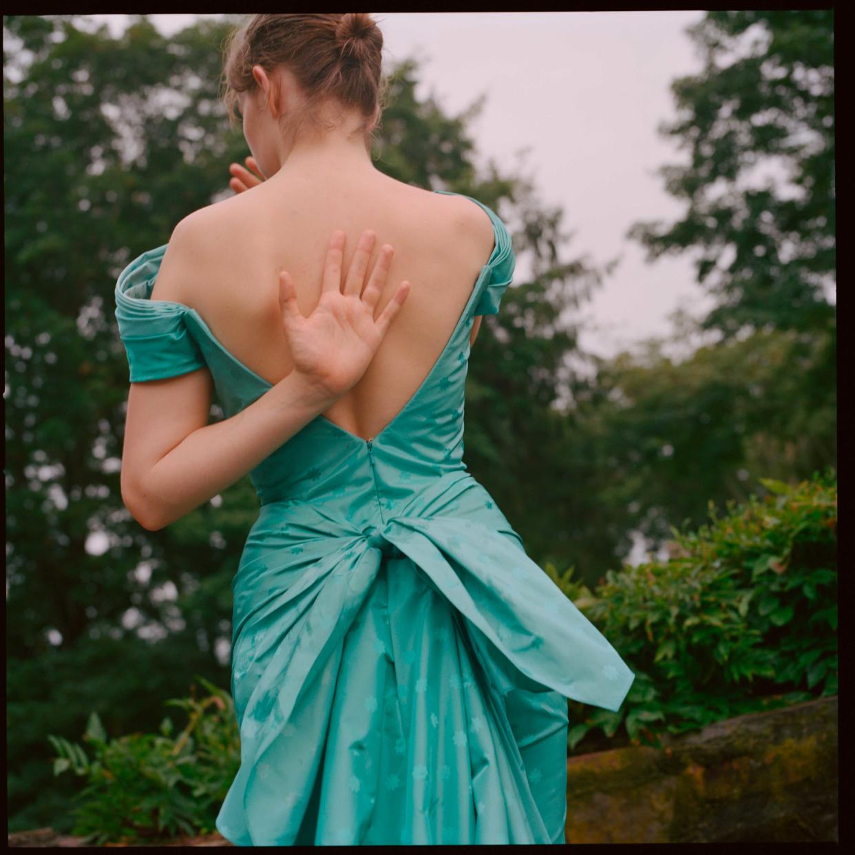 Maya Hawke wears an off-the-shoulder aqua, polka-dot gown from Zac Posen’s SS19 collection. (Photo: Courtesy of Zac Posen)