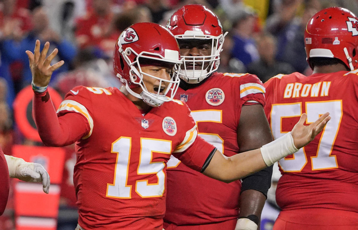 Chiefs QB Patrick Mahomes expecting low PFF grade after near-interceptions  vs. Chargers