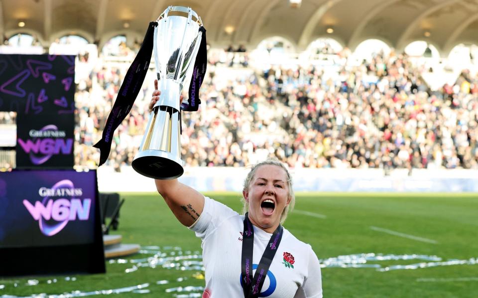 Marlie Packer celebrates with the Six Nations title