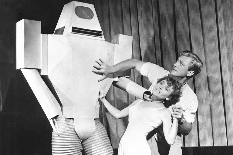 Robots y protagonistas humanos de Invasión del mundo, un clásico de 1954 en su versión original y en la mirada de Nothern 
joe nothern