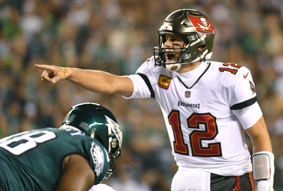 Tampa Bay Buccaneers quarterback Tom Brady calls a play against the Philadelphia Eagles during the first quarter at Lincoln Financial Field. (Eric Hartline/USA TODAY Sports)