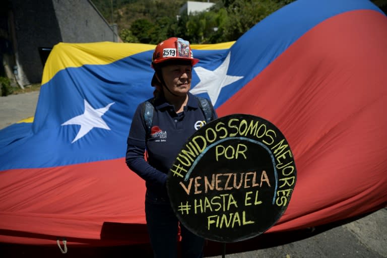 Foto de una simpatizante de la líder opositora venezolana María Corina Machado, durante una rueda de prensa en Caracas el 29 de enero de 2024 (Federico Parra)