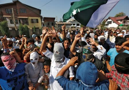 Demonstrators shout slogans during a protest in Srinagar against the recent killings in Kashmir, September 30, 2016. REUTERS/Danish Ismail