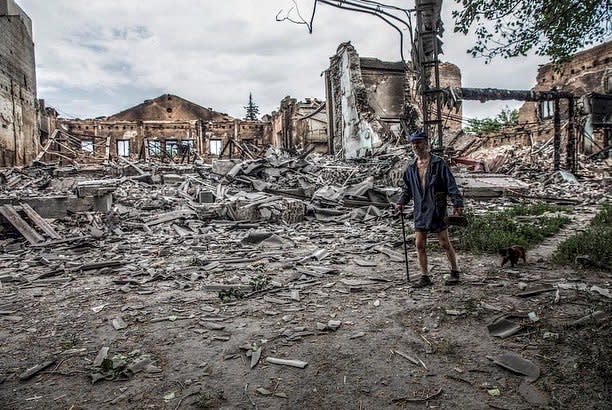 烏克蘭撤出東部戰略城市西昌斯克。圖為盧甘斯克地區行政長官貼出斷垣殘壁的市容。(圖:Twitter/@serhey_hayday)