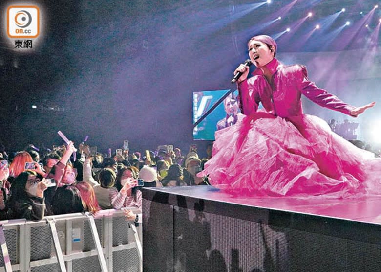 千嬅感激歌迷不離不棄，令她有勇氣繼續唱下去。