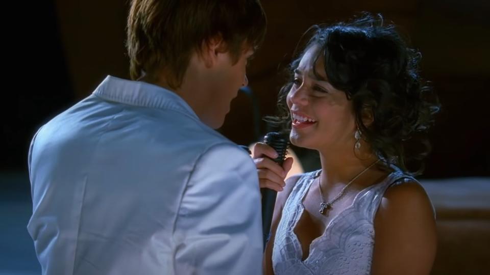 Vanessa Hudgens singing Everyday to Zac Efron.