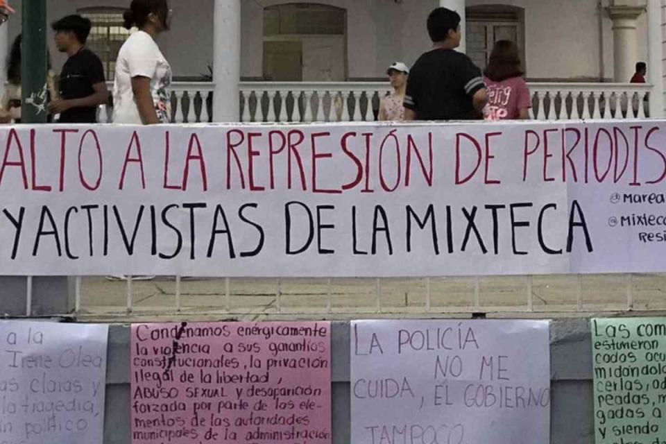 Protesta por agresión a periodistas de Izúcar de Matamoros, Puebla, el 5 de abril de 2023. Foto: Marea Púrpura