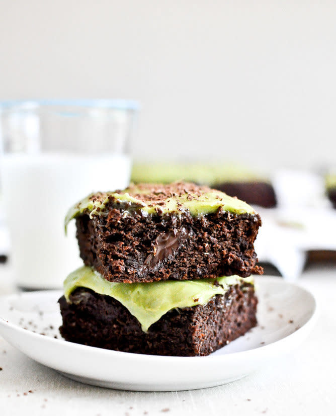 <strong>Get the <a href="http://www.howsweeteats.com/2012/08/fudgy-avocado-brownies/" target="_blank">Avocado Brownies recipe</a> from How Sweet It Is</strong>