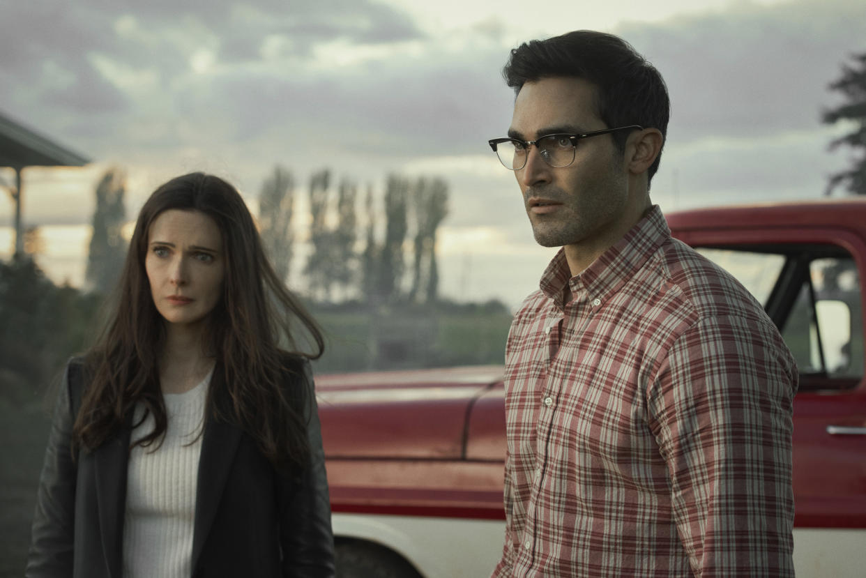 Lois (Elizabeth Tulloch) and Clark (Tyler Hoechlin) in Superman & Lois. (PHOTO: Warner TV)