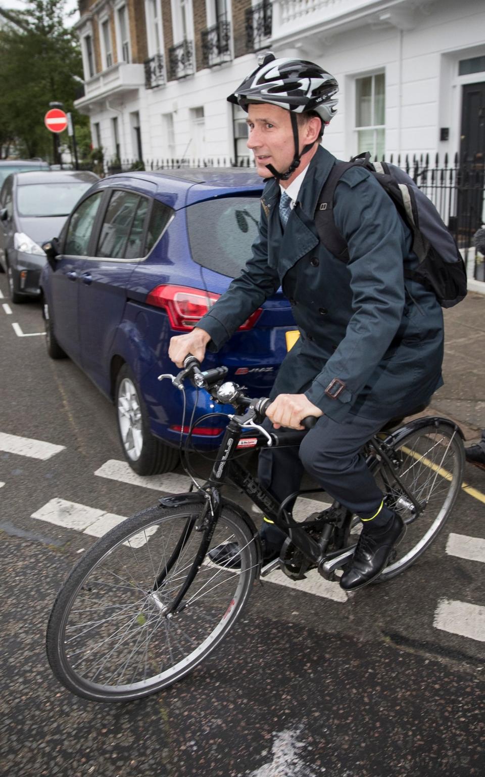 Jeremy Hunt leaving home - Credit: London News Pictures Ltd.