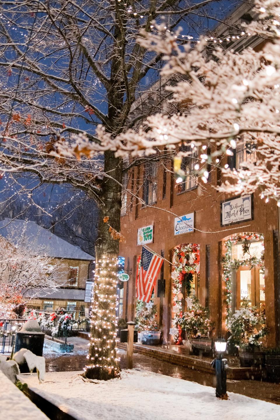 With its 1800s storefronts and great restaurants, Dahlonega is beautiful any time of the year but really sparkles during the Holiday Season. Bedecked in thousands of twinkling lights, a show-stopping two-story Christmas tree on the square and the annual Festival of Trees with brightly decorated Christmas trees on display outside in Hancock Park, the town looks and feels like a holiday wonderland.