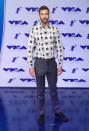 <p>Für die VMAs ist sein Outfit schon fast ein wenig underdressed: trendiges Mustershirt, gut sitzende graue Hosen, schwarze Sneakers. Trotzdem gelungen!<br>(Foto: ddp) </p>