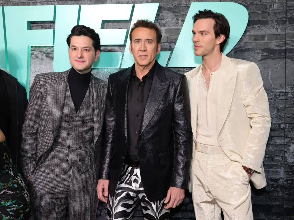 Ben Schwartz, Nicholas Hoult und Nicolas Cage bei der „Renfield“-Premiere in New York. (Michael Loccisano/WireImage)