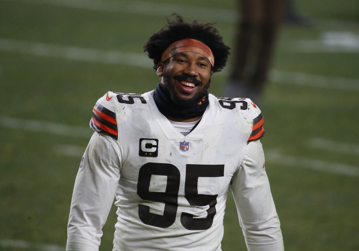 Cleveland Browns Myles Garrett shows off athleticism in basketball video