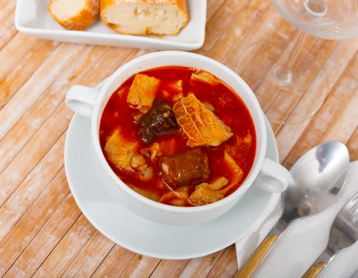 Los callos de Mercado Little Spain incorporan chorizo, pero tambi&#xe9;n morcilla. Foto: Getty Creative