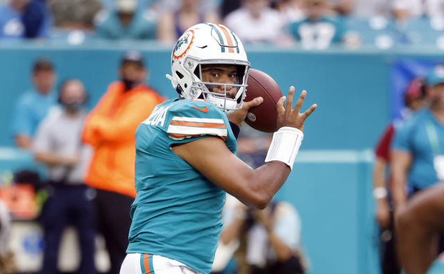 Fans react on Twitter during Dolphins' win vs. Patriots in Week 18