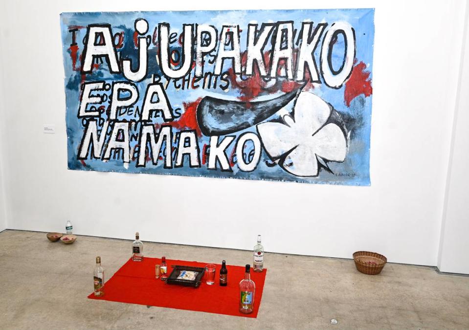 "Wake up and listen", del artista surinamés Kurt Nahar, expuesto en "Depth of Identity: Art as Memory and Archive" en Green Space Miami.