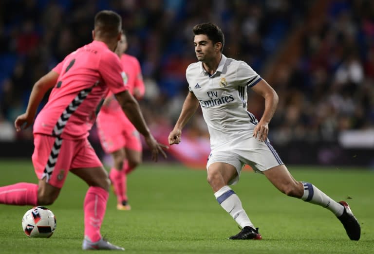 Real Madrid's midfielder Enzo Zidane (R) vies with Cultural Leonesa's defender Angel Bastos during the Spanish Copa del Rey (King's Cup) Round of 32 second leg football match Real Madrid CF vs Cultural y Deportiva Leonesa on November 30, 2016