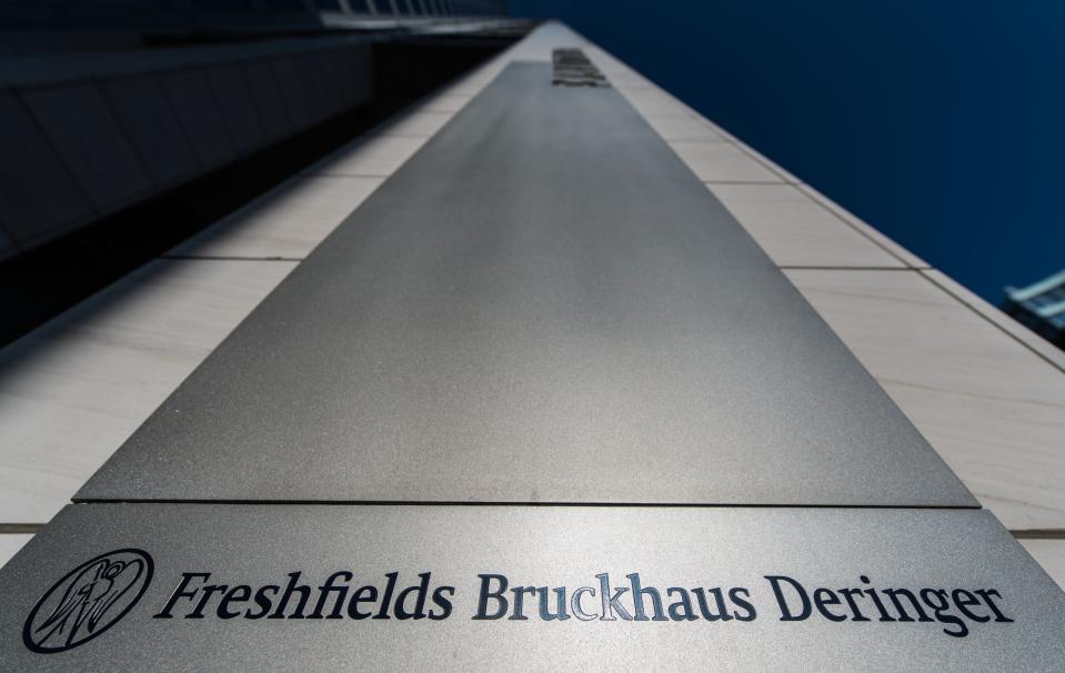 In Deutschland besitzt Freshfields Bruckhaus Deringer unter anderem ein Büro in Frankfurt am Main.  - Copyright: Andreas Arnold/picture alliance via Getty Images