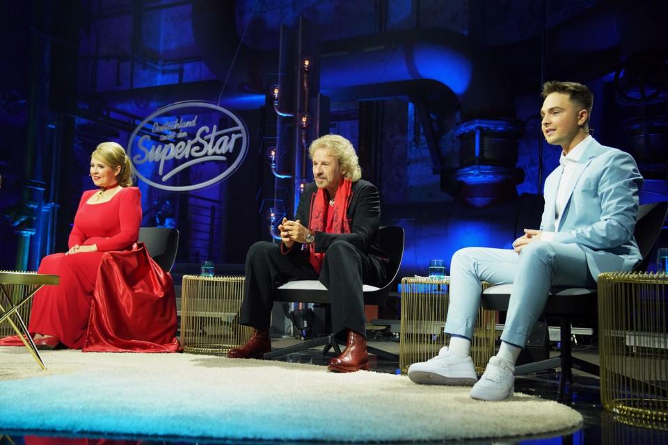 Final-Jury mit Ersatz-Titan, von links: Maite Kelly, Thomas Gottschalk und Mike Singer lobten die Kandidaten über den grünen Klee. (Bild: TVNOW / Stefan Gregorowius)