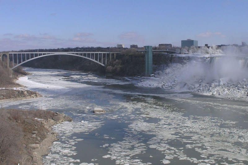 A vehicle exploded on the Rainbow Bridge, U.S.-Canada crossing in Niagara Falls. Photo by Daniel Mayer/Wikimedia Commons