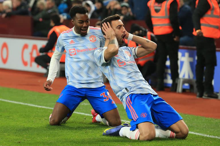 Bruno Fernandes celebra su gol, el 1-0 de Manchester United sobre Aston Vila