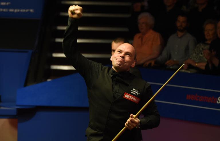 England's Stuart Bingham reacts after beating Shaun Murphy in the World Championship Snooker final at The Crucible in Sheffield on May 4, 2015