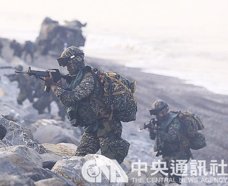 疫情升溫 國軍外離島防區暫停返台休假至28日。（檔案照）