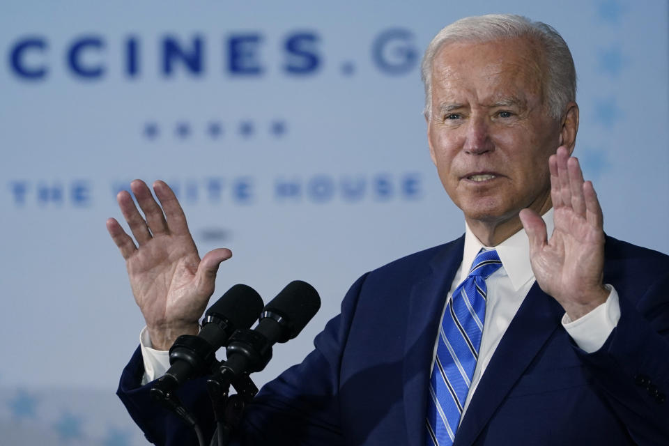 President Joe Biden speaks about COVID-19 vaccinations after touring a Clayco Corporation construction site for a Microsoft data center in Elk Grove Village, Ill., Thursday, Oct. 7, 2021. (AP Photo/Susan Walsh)